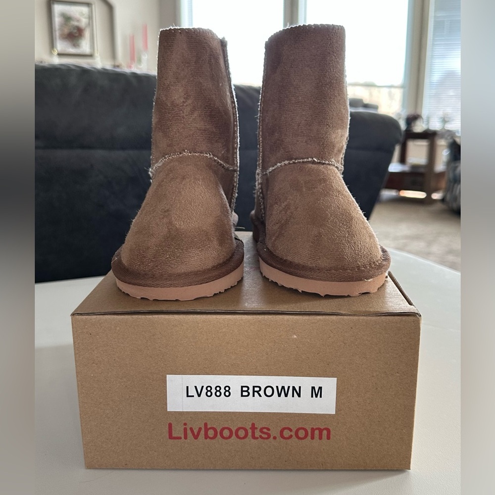 Winter Liv Boots Unisex For Toddler  Brown M-Size 8-10 New With box